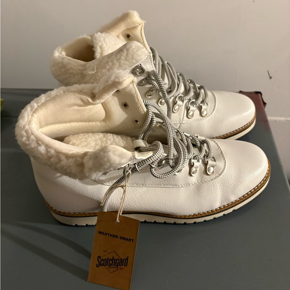 Women's White Winter Boots - Picture 3 of 5